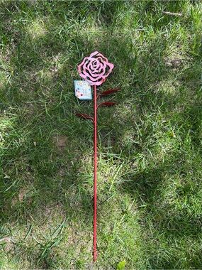 Decorative Red Metal Flower  🌺Plant Stake